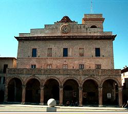 Montefalco - Palazzo Comunale
