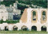 Anfiteatro e veduta di Gubbio - <a href=