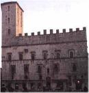 Palazzo dei Priori con la Torre trapezioidale